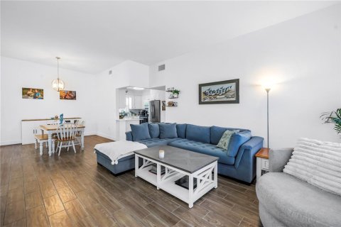 House in Saint Pete Beach, Florida 3 bedrooms, 128.21 sq.m. № 1831289 - photo 7