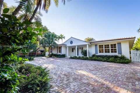 House in Miami, Florida 4 bedrooms, 350.52 sq.m. № 1995492