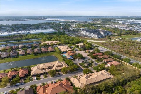 Townhouse in Ellenton, Florida 4 bedrooms, 226.4 sq.m. № 2212491 - photo 2