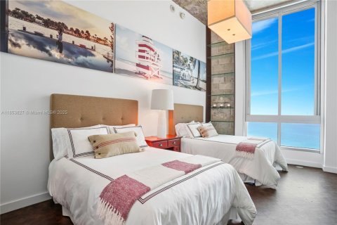Condominio en alquiler en Miami Beach, Florida, 3 dormitorios, 274.9 m2 № 1872137 - foto 10