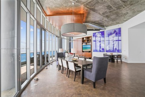 Condominio en alquiler en Miami Beach, Florida, 3 dormitorios, 274.9 m2 № 1872137 - foto 19