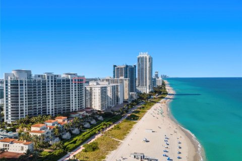 Condominio en alquiler en Miami Beach, Florida, 3 dormitorios, 274.9 m2 № 1872137 - foto 12