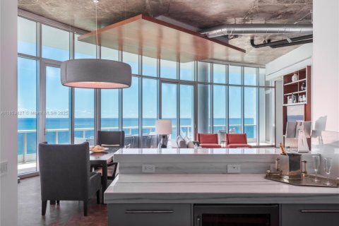 Condominio en alquiler en Miami Beach, Florida, 3 dormitorios, 274.9 m2 № 1872137 - foto 18