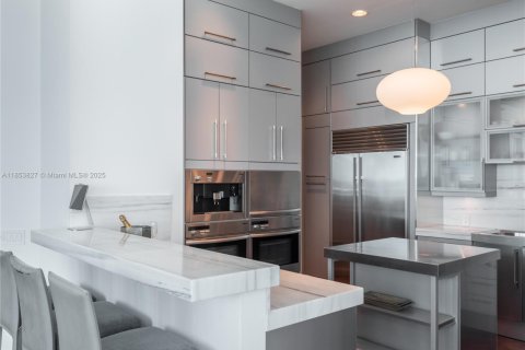 Condominio en alquiler en Miami Beach, Florida, 3 dormitorios, 274.9 m2 № 1872137 - foto 16