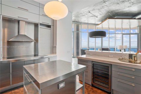Condominio en alquiler en Miami Beach, Florida, 3 dormitorios, 274.9 m2 № 1872137 - foto 17