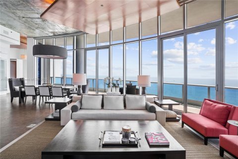 Condominio en alquiler en Miami Beach, Florida, 3 dormitorios, 274.9 m2 № 1872137 - foto 2