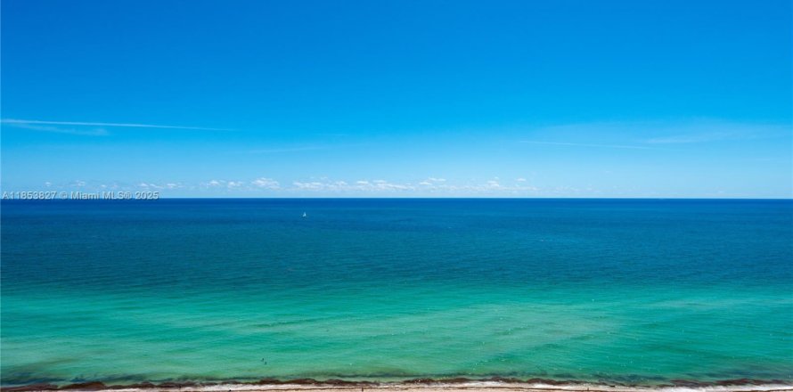 Condominio en Miami Beach, Florida, 3 dormitorios  № 1872137