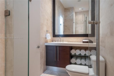 Condominio en alquiler en Miami Beach, Florida, 3 dormitorios, 274.9 m2 № 1872137 - foto 9