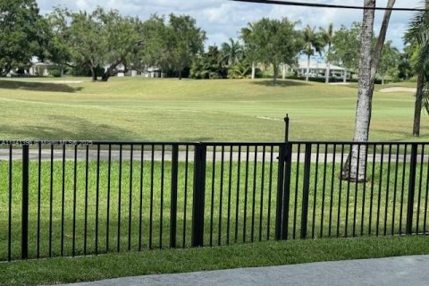 Снять в аренду виллу или дом в Корал-Гейблс, Флорида 3 спальни, 302.77м2, № 1957782 - фото 30