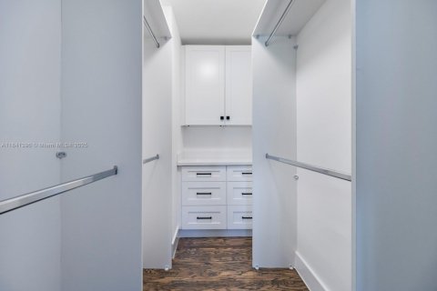 Снять в аренду виллу или дом в Корал-Гейблс, Флорида 3 спальни, 302.77м2, № 1957782 - фото 23