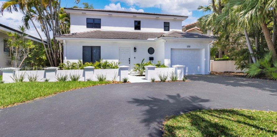 Дом в Корал-Гейблс, Флорида 3 спальни, 302.77м2 № 1957782