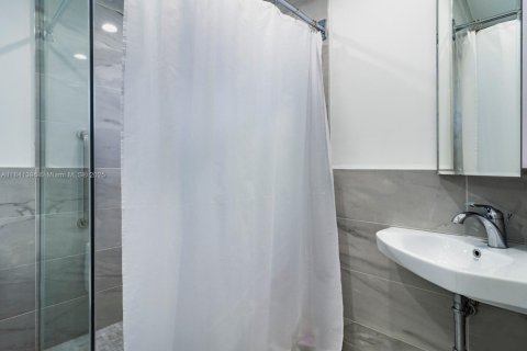 Снять в аренду виллу или дом в Корал-Гейблс, Флорида 3 спальни, 302.77м2, № 1957782 - фото 11