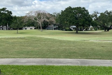 Снять в аренду виллу или дом в Корал-Гейблс, Флорида 3 спальни, 302.77м2, № 1957782 - фото 3