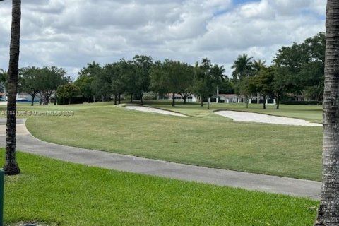 Снять в аренду виллу или дом в Корал-Гейблс, Флорида 3 спальни, 302.77м2, № 1957782 - фото 29