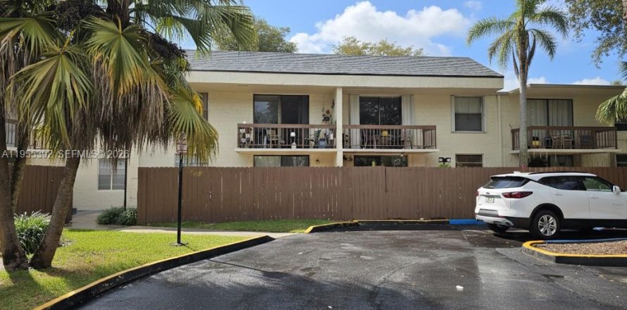 Condominio en Miami, Florida, 1 dormitorio  № 2011632