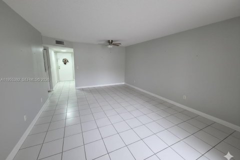 Condominio en alquiler en Miami, Florida, 1 dormitorio, 65.31 m2 № 2011632 - foto 7