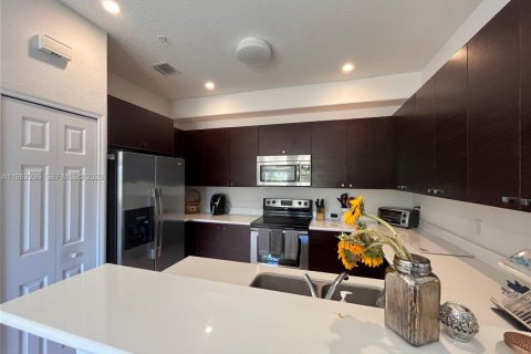 Copropriété à louer à Miami, Floride: 2 chambres, 111.95 m2 № 2024975 - photo 3