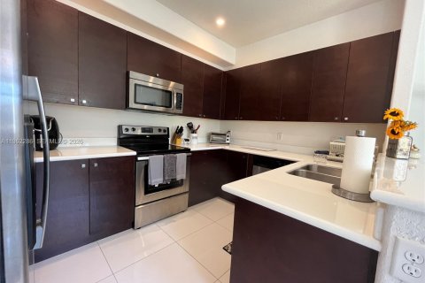 Copropriété à louer à Miami, Floride: 2 chambres, 111.95 m2 № 2024975 - photo 4