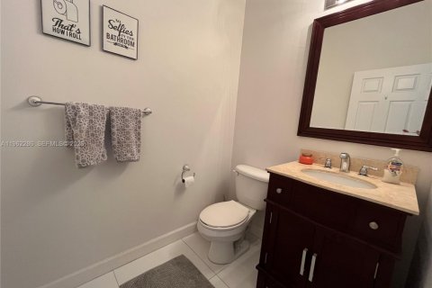 Copropriété à louer à Miami, Floride: 2 chambres, 111.95 m2 № 2024975 - photo 8