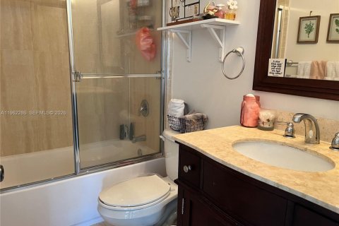 Copropriété à louer à Miami, Floride: 2 chambres, 111.95 m2 № 2024975 - photo 9