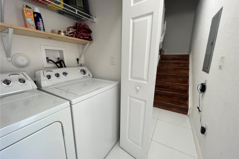 Copropriété à louer à Miami, Floride: 2 chambres, 111.95 m2 № 2024975 - photo 13