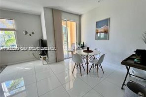 Copropriété à louer à Miami, Floride: 2 chambres, 111.95 m2 № 2024975 - photo 2