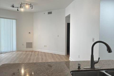 Copropriété à louer à Hollywood, Floride: 2 chambres, 102.94 m2 № 1163220 - photo 1