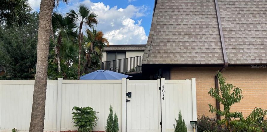 Duplex in Orlando, Florida 3 bedrooms, 161.28 sq.m. № 1871038