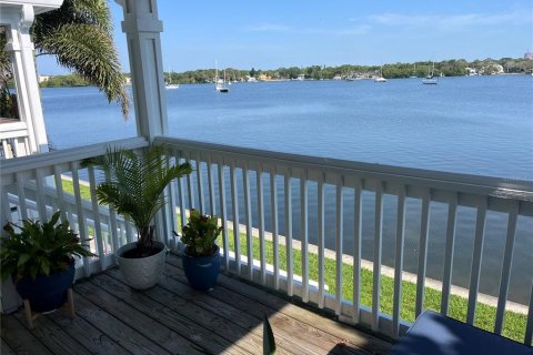 Condominio en venta en Saint Petersburg, Florida, 2 dormitorios, 94.57 m2 № 1853720 - foto 1