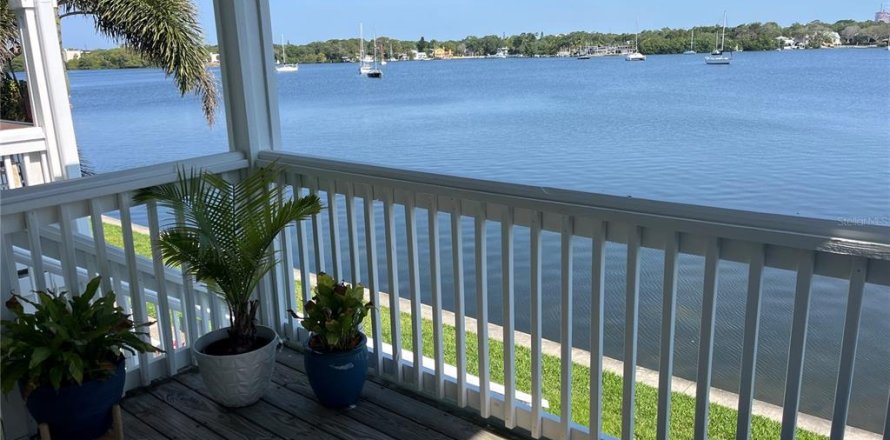 Condominio en Saint Petersburg, Florida, 2 dormitorios № 1853720