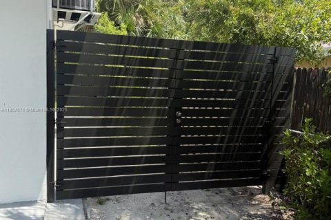 House in Fort Lauderdale, Florida 2 bedrooms, 72.37 sq.m. № 2020547 - photo 5