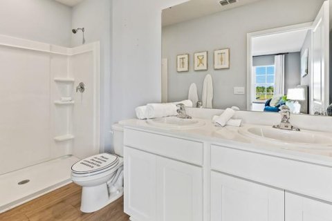 Townhouse in Lakewood Ranch, Florida 3 bedrooms, 136.01 sq.m. № 2229644 - photo 12