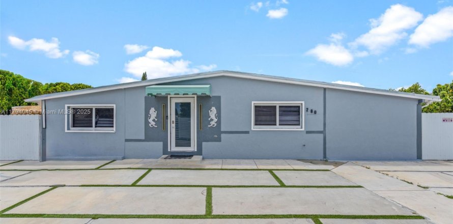 House in Miami Gardens, Florida 3 bedrooms, 118.54 sq.m. № 1870058