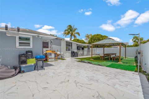 House in Miami Gardens, Florida 3 bedrooms, 118.54 sq.m. № 1870058 - photo 5