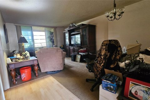 Condo in Lauderdale Lakes, Florida, 1 bedroom  № 1947431 - photo 21