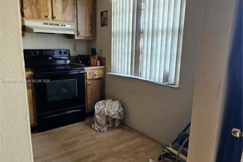 Condo in Lauderdale Lakes, Florida, 1 bedroom  № 1947431 - photo 13