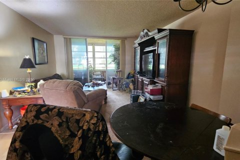 Condo in Lauderdale Lakes, Florida, 1 bedroom  № 1947431 - photo 22