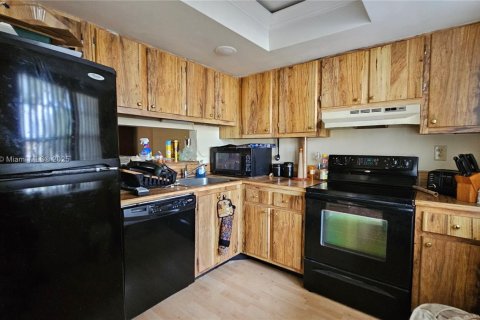 Condo in Lauderdale Lakes, Florida, 1 bedroom  № 1947431 - photo 11