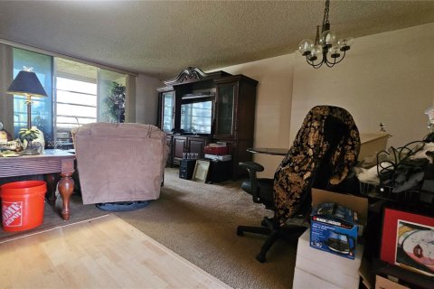 Condo in Lauderdale Lakes, Florida, 1 bedroom  № 1947431 - photo 20