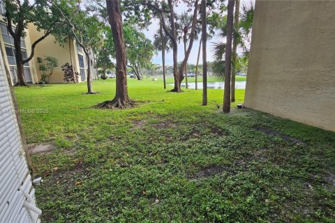 Condo in Lauderdale Lakes, Florida, 1 bedroom  № 1947431 - photo 5