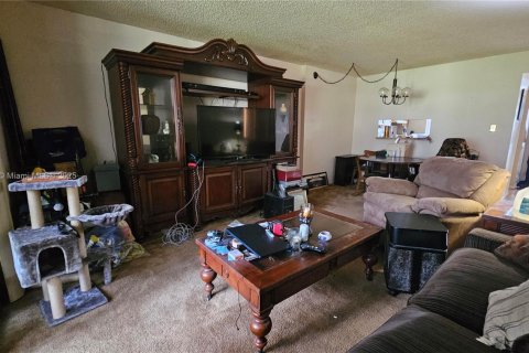Condo in Lauderdale Lakes, Florida, 1 bedroom  № 1947431 - photo 19
