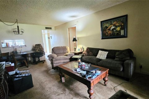 Condo in Lauderdale Lakes, Florida, 1 bedroom  № 1947431 - photo 17