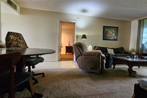 Condo in Lauderdale Lakes, Florida, 1 bedroom  № 1947431 - photo 15
