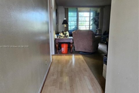 Condo in Lauderdale Lakes, Florida, 1 bedroom  № 1947431 - photo 7