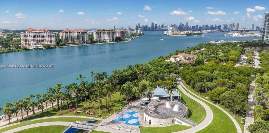 Condo à Miami Beach, Floride, 3 chambres  № 2055984