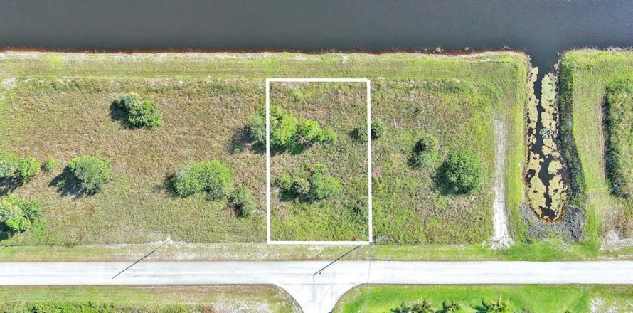 Land in Lehigh Acres, Florida № 2163513