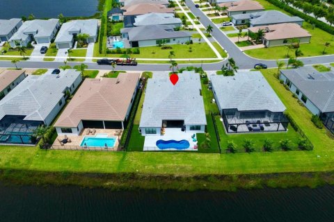Villa ou maison à vendre à Port St. Lucie, Floride: 3 chambres, 319.21 m2 № 2181216 - photo 4