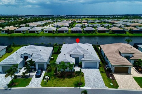 Villa ou maison à vendre à Port St. Lucie, Floride: 3 chambres, 319.21 m2 № 2181216 - photo 3