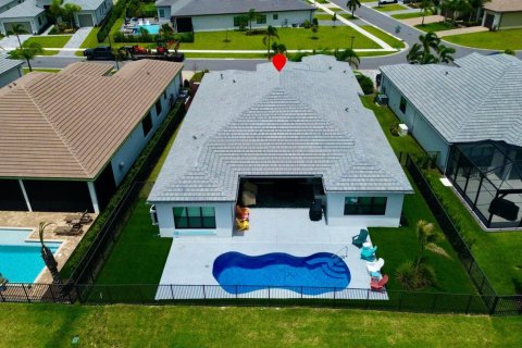 Villa ou maison à vendre à Port St. Lucie, Floride: 3 chambres, 319.21 m2 № 2181216 - photo 5