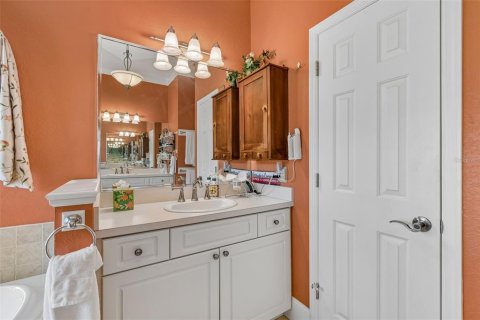 House in Lakeland, Florida 4 bedrooms, 240.43 sq.m. № 2235622 - photo 27